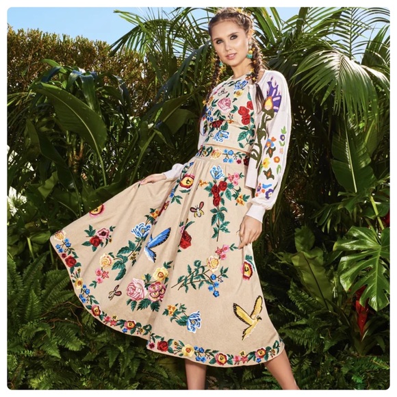 ALICE + OLIVIA Jaymee Embroidered Halter Top - Picture 5 of 15